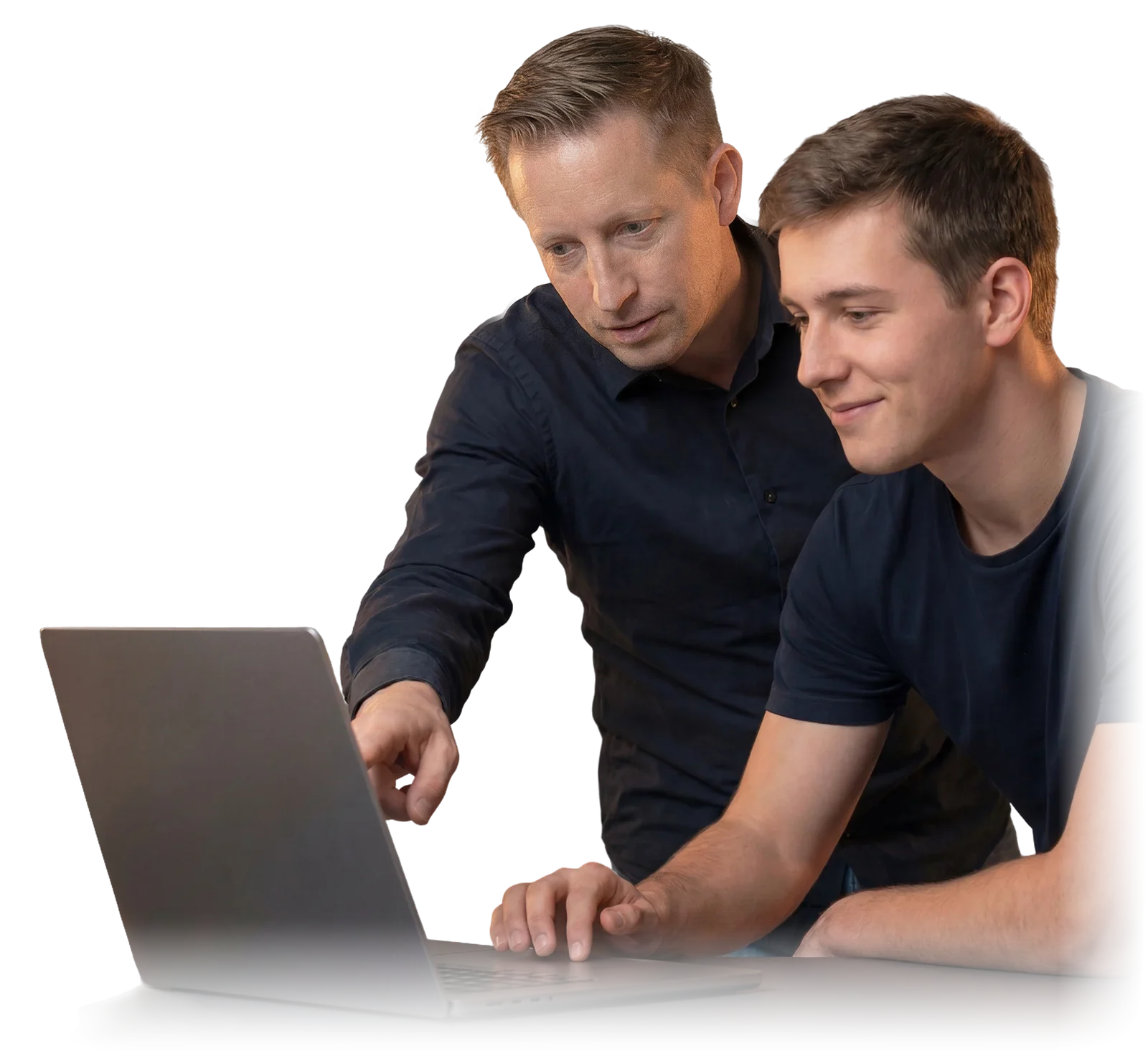 Andre laat aan een laptop zien hoe zijn AI-assistent het werk doet